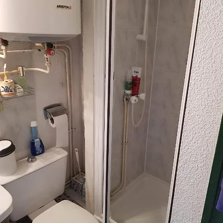 Curistes Apartman *