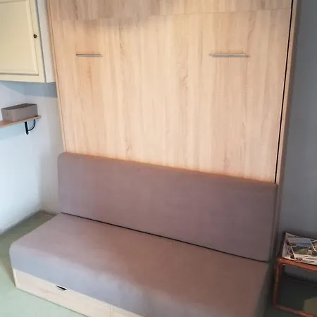 Curistes Apartman *